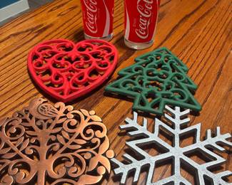 HOLIDAY TRIVITS
