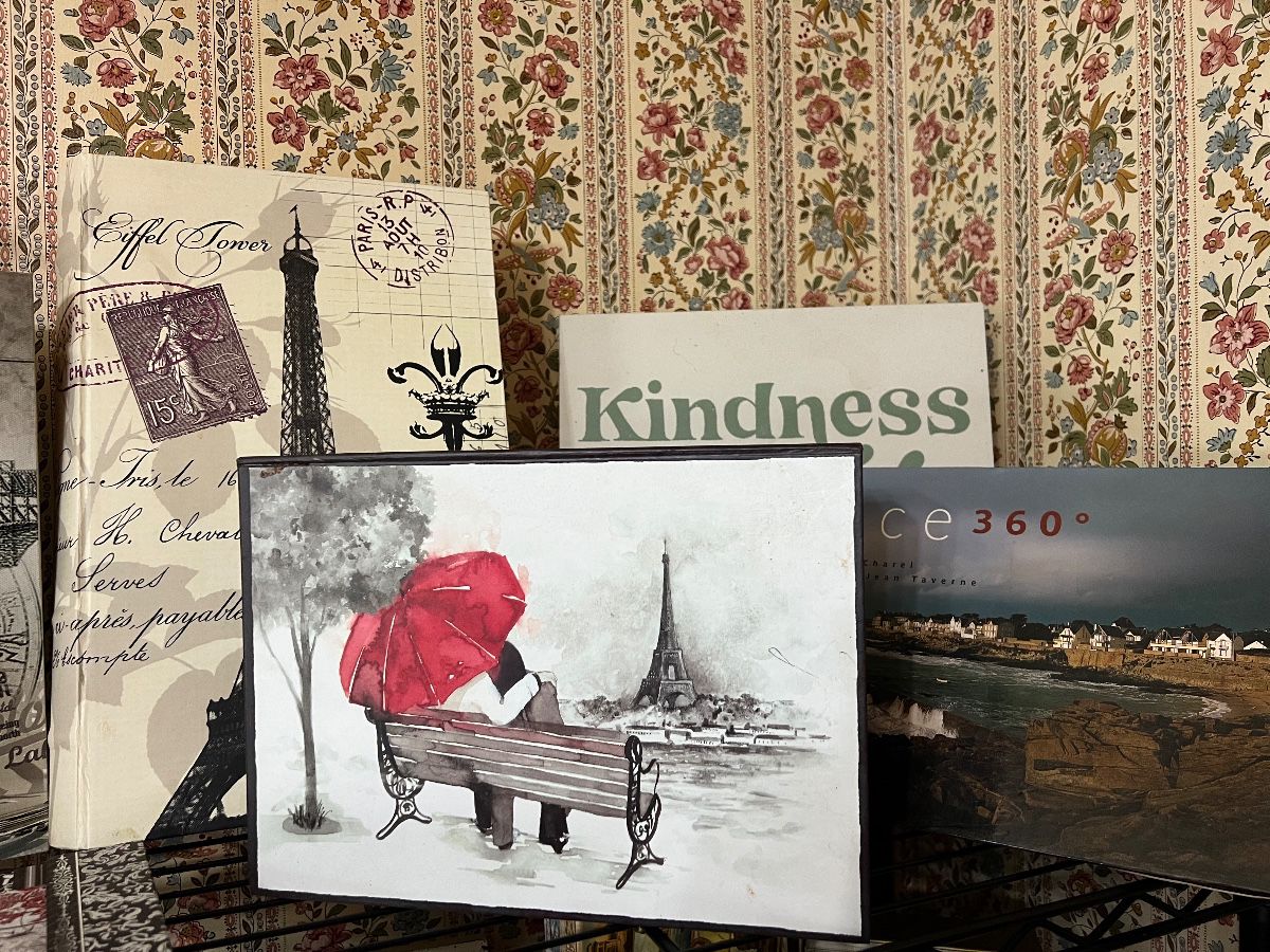 Items offered at the completed estate sale in Chesapeake, photograph 3