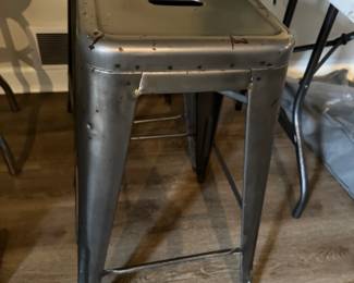 2 bar stools