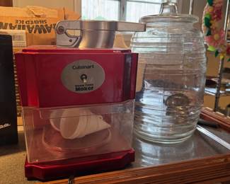 Cusinart Snow Cone Maker like new. 2.5 Gallon Barrel Beverage