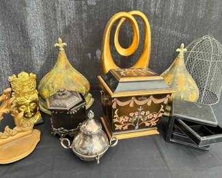 OM404Ornate Home Decor Victorian Style Boxes, Statues And Display Pieces