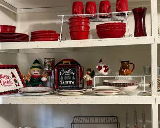 Holiday dishware