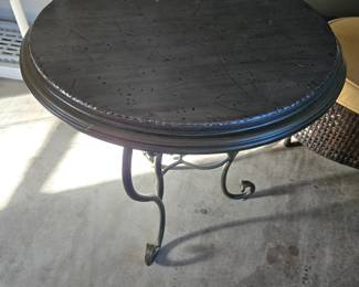 Round end table