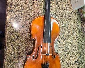 Violin (case not shown)