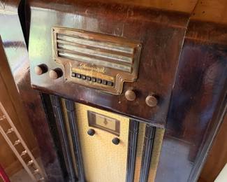 Vintage Farnsworth Floor Console Tube Radio