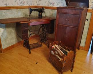 Singer pedal sewing machine 
