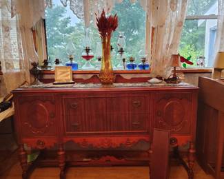 Buffet, swing vase, oil lamps