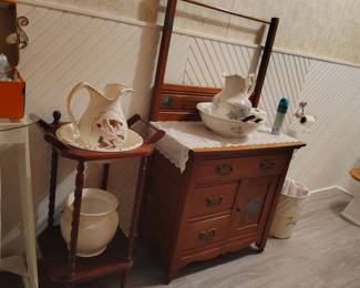 Commode, water pitchers and bowls 