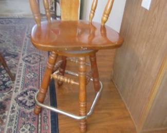 5 matching bar stools