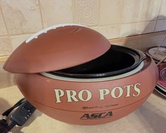 Football shaped Pro Pots 1.5-Quart Slow Cooker