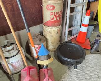 Vintage and modern oil cans - Stancan (Standard Container Co.) 2 1/2-Gallon Gas Super Can