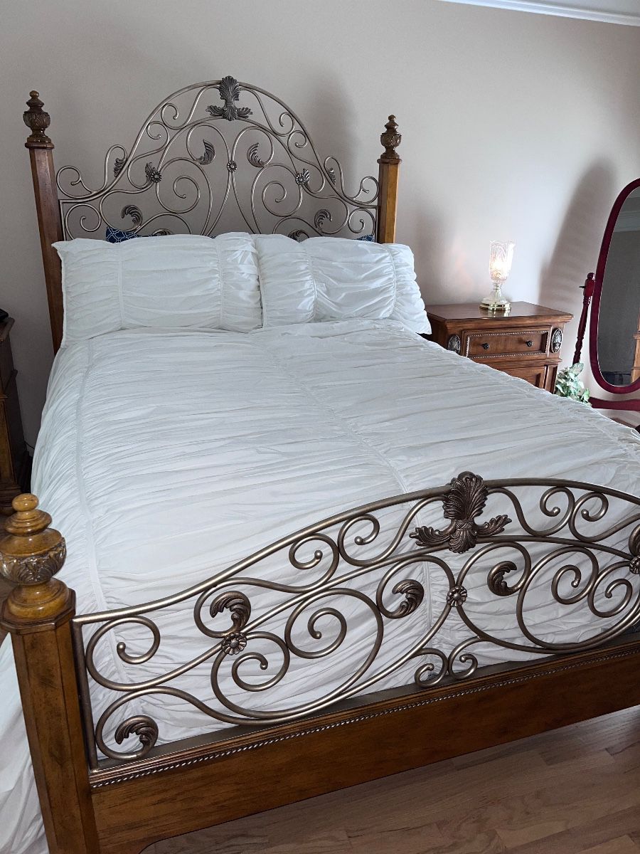 Have Havertys queen, wood, and Iron bed