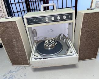 1960’s Magnavox stereophonic record player