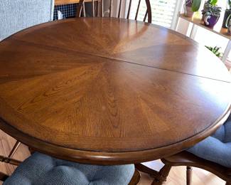 Round kitchen table and chairs