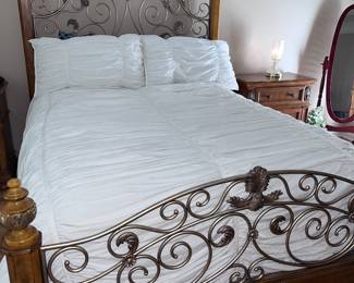 Have Havertys queen, wood, and Iron bed