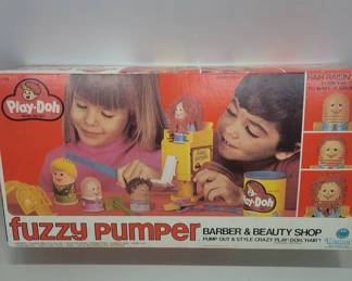 Play-Doh Fuzzy Pumper Barber & Beauty Shop Set