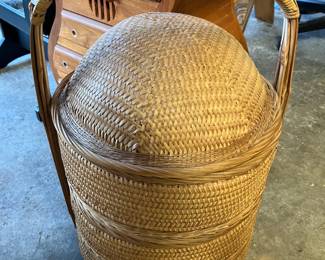 Vintage 3-tiered Chinese Wedding Basket!Excellent condition 