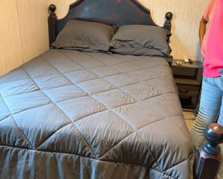 Full size bed