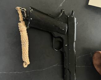 Military replica guns