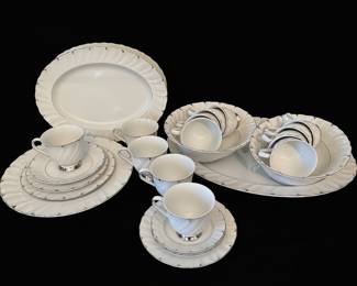 Harmony House Heirloom Fine China Pattern Dinnerware Set with Platinum Trim