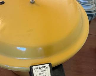 Vintage Presto Quart Harvest Gold Pressure Cooker or Canner second image