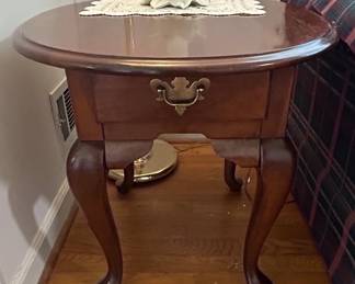 Broyhill Queen Anne Style Cherry Oval Side Table