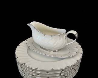 Harmony House Heirloom Fine China Pattern Dinnerware Set with Platinum Trim third image