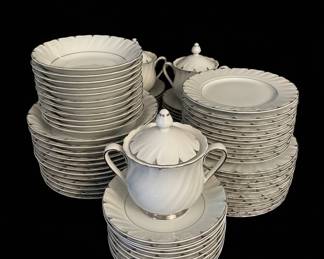 Harmony House Heirloom Fine China Pattern Dinnerware Set with Platinum Trim second image
