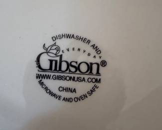 Gibson Everyday Winter Birds Cardinal Christmas Dinner Plates second image