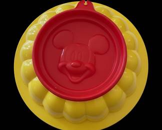 Tupperware Disney Jello Mold Set  with Mickey, Minnie, Daisy, and Donald Inserts
