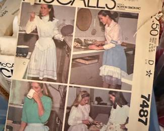 McCalls Pattern  Aprons and Sleeve Garters