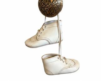 Vintage White Leather Buster Brown Baby Shoes