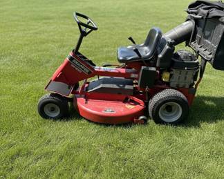 Snapper SR Rear Engine Riding Mower