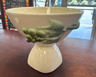 Hull Pottery Tokay Vase