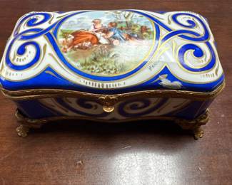 Porcelain Footed Dresser Box, circa 1920