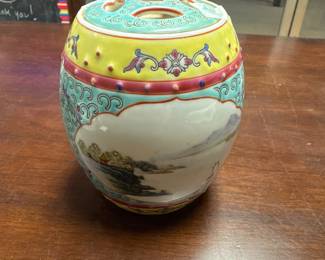 Small vintage Chinese porcelain jar with lid