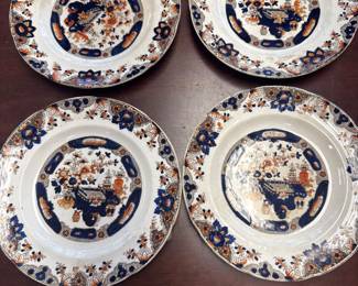 Four ironstone Plates in Imari Colors, circa 1840