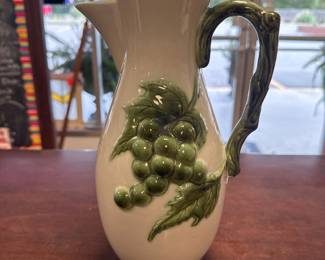 VINTAGE HULL TOKAY ART POTTERY HANDLE VASE EWE WATER /WINE PITCHER GRAPES LEAF