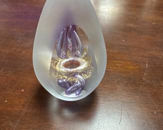 Svaja Purple Art Glass Paperweight Faceted Frosted Satin Glass Gold Lavender