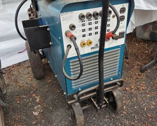 Miller AEAD-200LE Welder