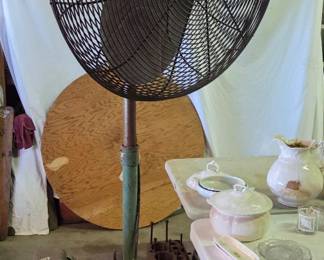 Large Industrial Floor Fan w/ heavy metal base - Runs!