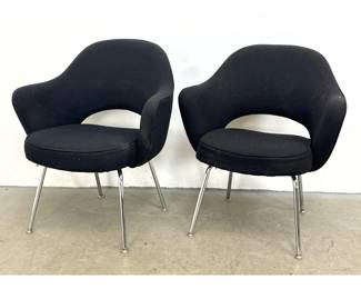 Lot 426 Pair Saarinen for Knoll executive arm chairs