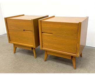 Lot 217 Pair of MidCentury Modern Walnut Veneer Bedside Table Cabinets with Tapered Peg Legs and Routed Fau