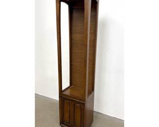 Lot 589 Broyhill Premier, Emphasis Tall Display Narrow. 