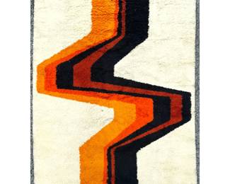 Lot 516 6 7 X 10 Danish HOJER EKSPORT WILTON Blitz pattern wool shag rug. Modern. Off white ground with a