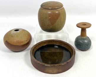 Lot 41 Group of 4pc Mid Century Studio Pottery including Porsgrund Norway dish by Konrad Galaaen and signed