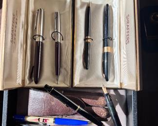 Nice collection of Vintage fountain pens some with 14k tips and others are 10gf.