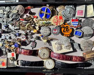 Wonderful collection of military, Work badges, and a few very nice men’s watches in 18 karat gold
