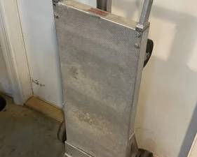 Aluminum hand truck