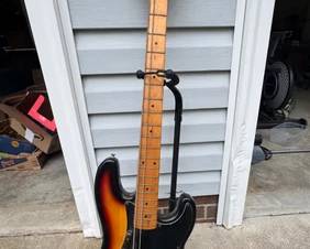 Fender Bass Sunburst guitar and stand